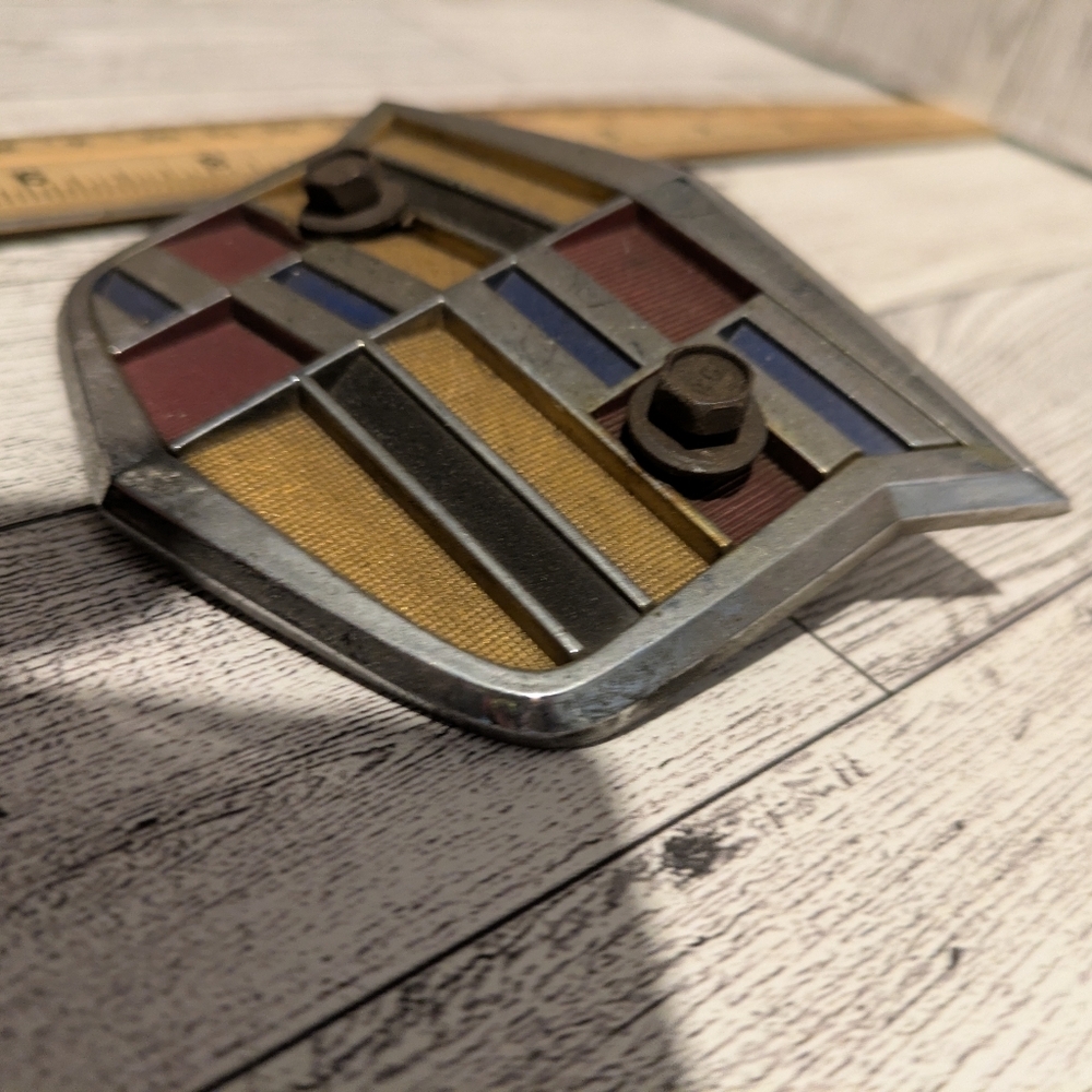 Cadillac Car Stereo Receiver Emblem - Multicolor - Picture 4 of 6